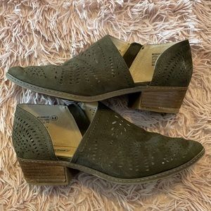 Not Rated army green cutout shoes, size 8 1/2.